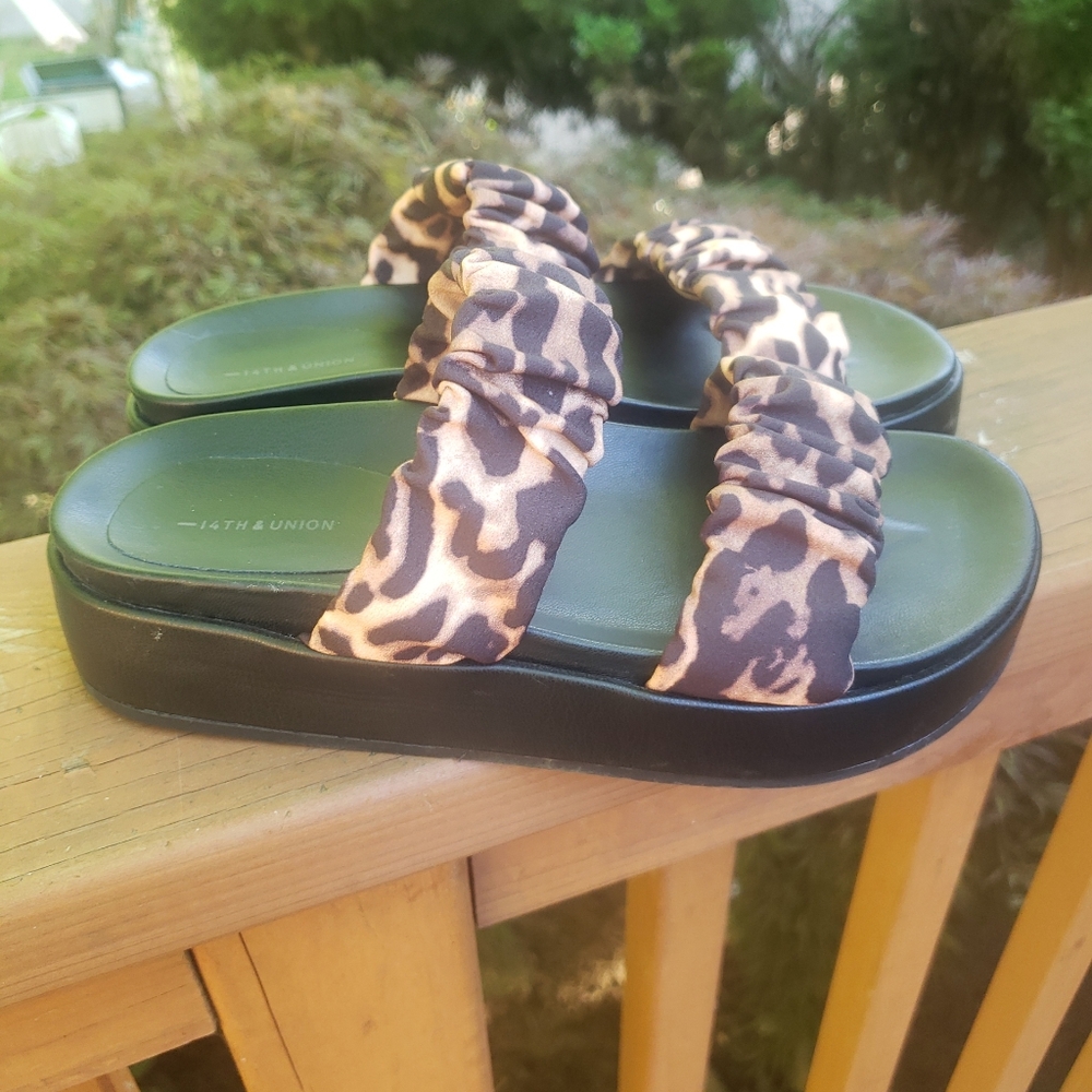 14th And Union Cheetah Print Flatform Slides
